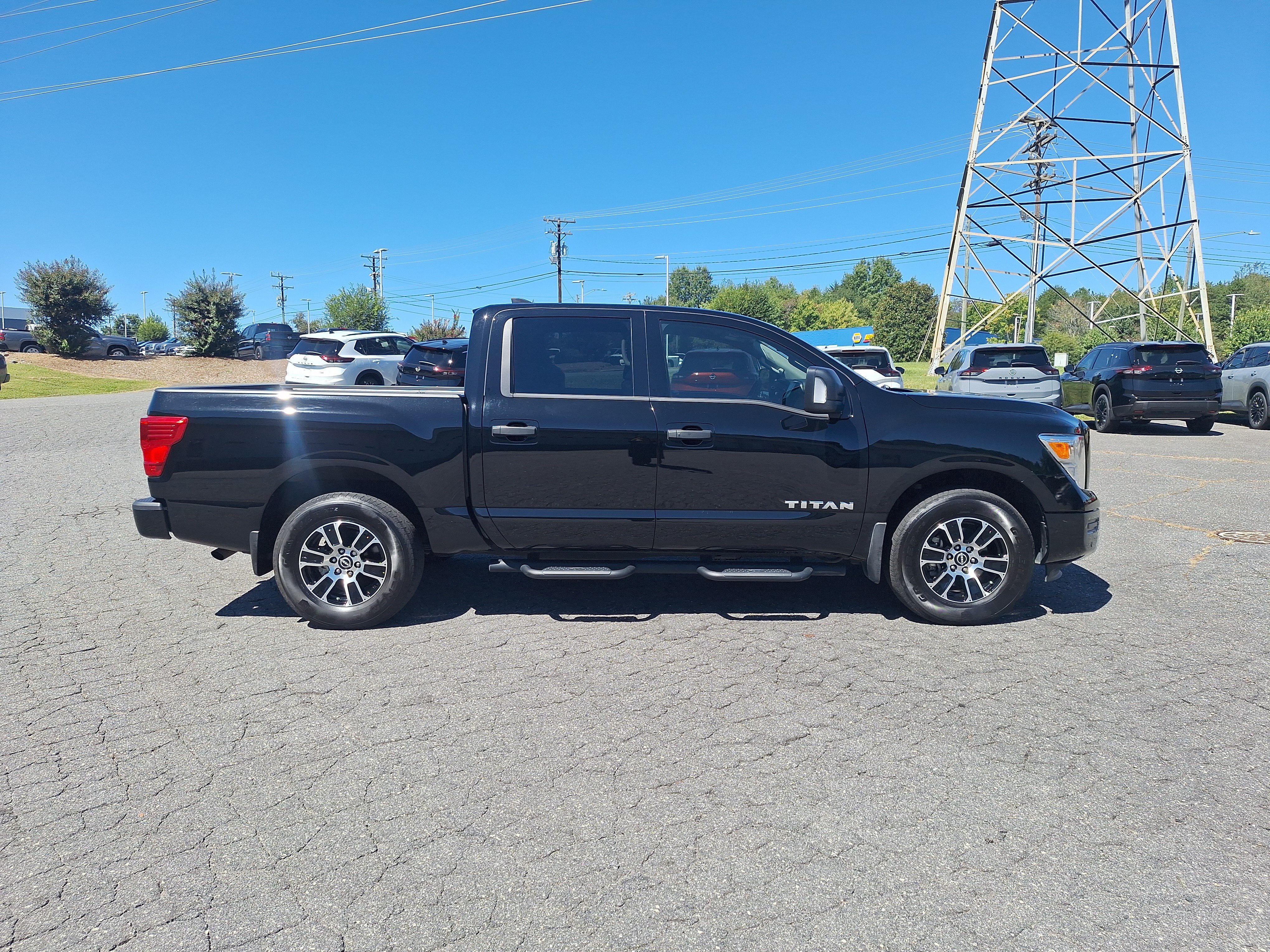 Used 2024 Nissan Titan SV w/ SV Convenience Package AWD/4WD image 4
