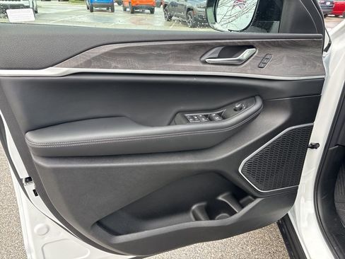 New 2026 Jeep Grand Cherokee Limited AWD/4WD image 8