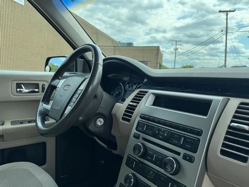 Used 2010 Ford Flex SE FWD image 26