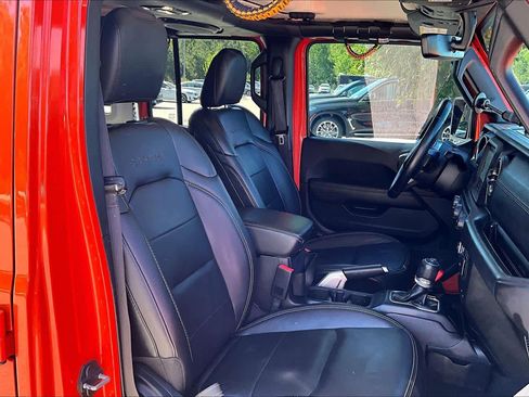 Used 2020 Jeep Wrangler Unlimited Sahara AWD/4WD image 8