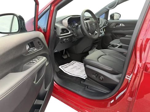 New 2026 Chrysler Pacifica Select FWD image 11