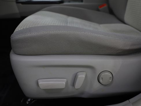 Used 2013 Toyota Camry LE image 21