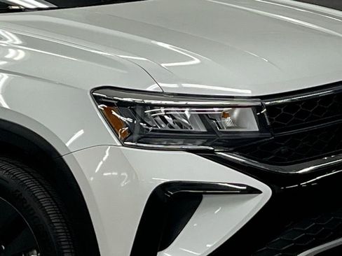 Used 2022 Volkswagen Taos S image 38