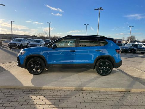 New 2026 Volkswagen Taos SE FWD image 17