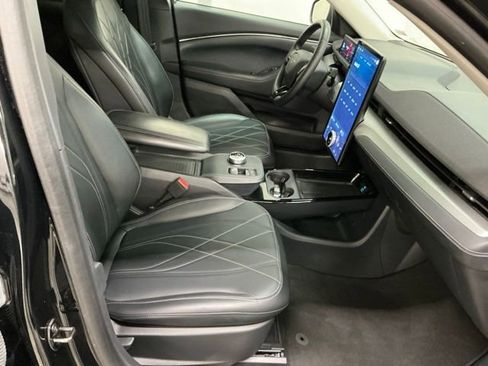 Used 2022 Ford Mustang Mach-E Select image 19