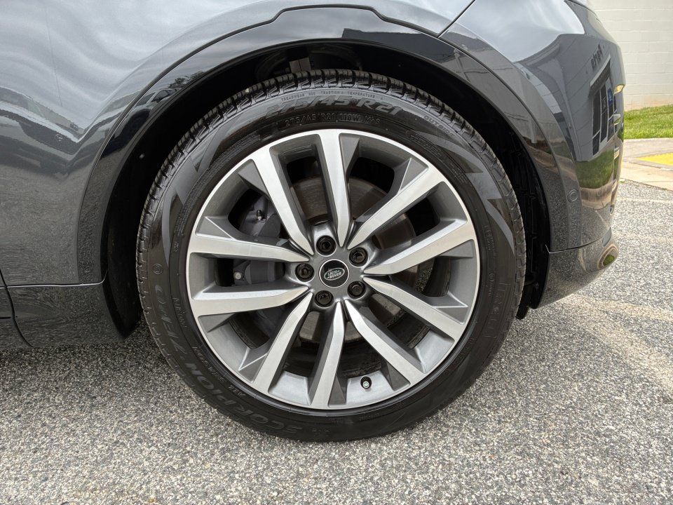 Certified 2025 Land Rover Discovery Dynamic SE AWD/4WD image 25
