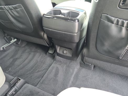 Used 2022 Kia Telluride EX w/ EX Premium Package image 13