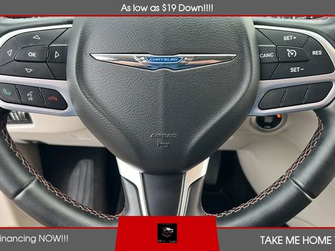 Used 2017 Chrysler Pacifica Touring-L FWD image 15