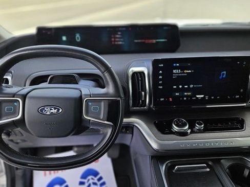 Used 2025 Ford Expedition Max Platinum image 9