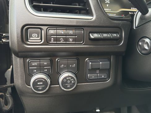 Used 2024 GMC Yukon AT4 w/ AT4 Premium Plus Package AWD/4WD image 30