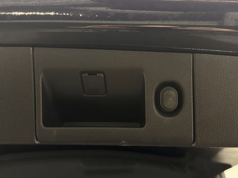 Used 2018 GMC Yukon Denali image 32