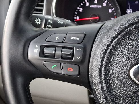 Used 2018 Kia Sedona LX w/ LX Essentials Premium Package FWD image 21