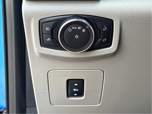 Used 2016 Ford F150 XLT w/ Equipment Group 302A Luxury AWD/4WD image 12