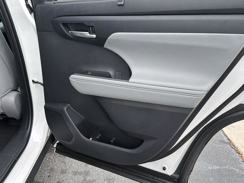 New 2026 Toyota Highlander XLE AWD/4WD image 16