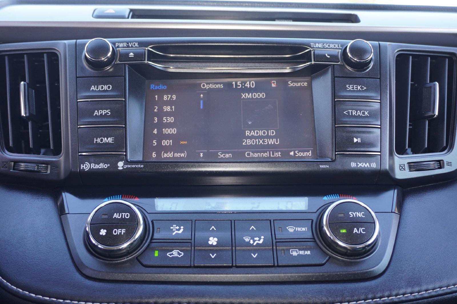 Used 2016 Toyota RAV4 XLE AWD/4WD image 14