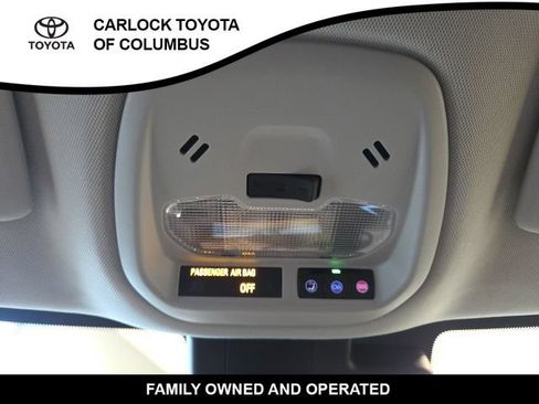 Used 2024 Chevrolet Trax LT w/ LT Convenience Package FWD image 27
