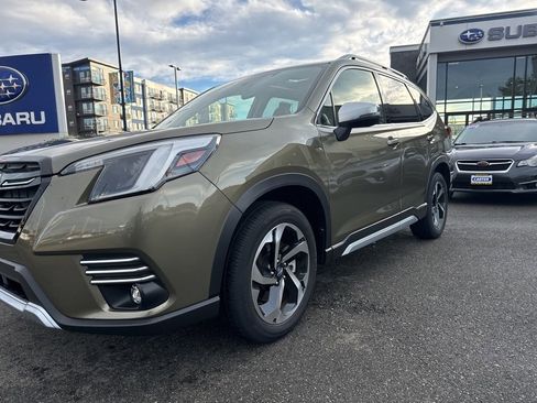 Used 2022 Subaru Forester Touring image 3