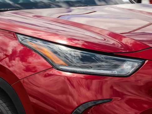 Certified 2024 Toyota Highlander XSE FWD image 8