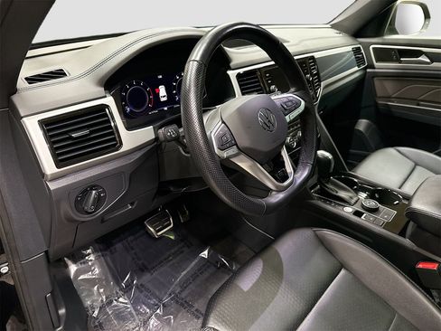 Used 2022 Volkswagen Atlas Cross Sport SEL R-Line image 9