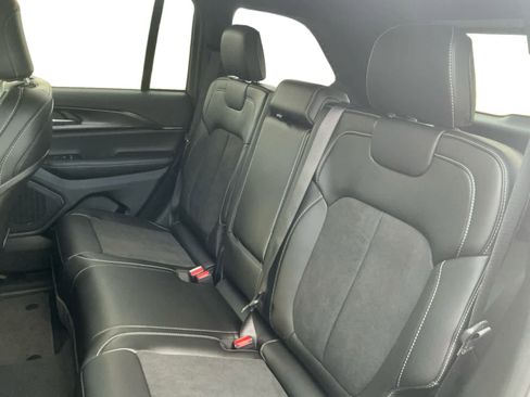 New 2025 Jeep Grand Cherokee Laredo AWD/4WD image 14