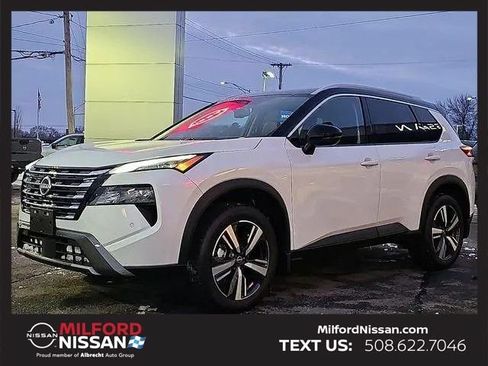 Used 2025 Nissan Rogue SL AWD/4WD image 2