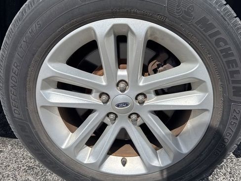 Used 2017 Ford Explorer XLT w/ Equipment Group 201A FWD image 6