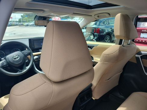 Used 2019 Toyota RAV4 XLE w/ Convenience Package FWD image 12