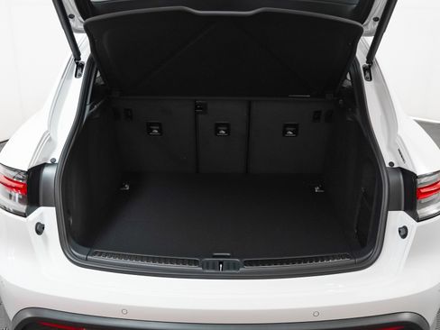 New 2026 Porsche Macan image 27