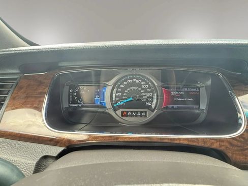 Used 2013 Ford Taurus Limited FWD image 13