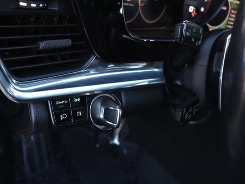 Used 2019 Porsche Panamera 4 image 40