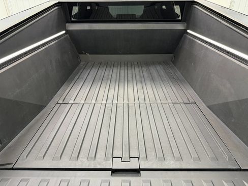 Used 2024 Tesla Cybertruck AWD Crew Cab image 12