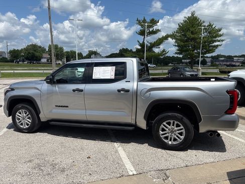 Used 2022 Toyota Tundra SR5 w/ SR5 Convenience Package AWD/4WD image 19
