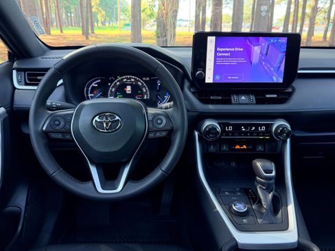 Used 2023 Toyota RAV4 XSE AWD/4WD image 3