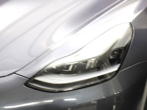 Used 2023 Tesla Model 3 Standard Range image 10