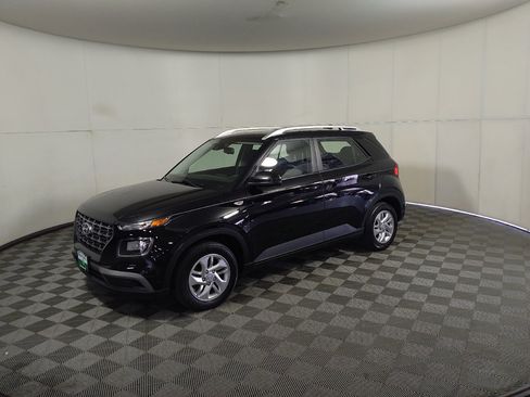 Used 2020 Hyundai Venue SEL w/ Convenience Package FWD image 2