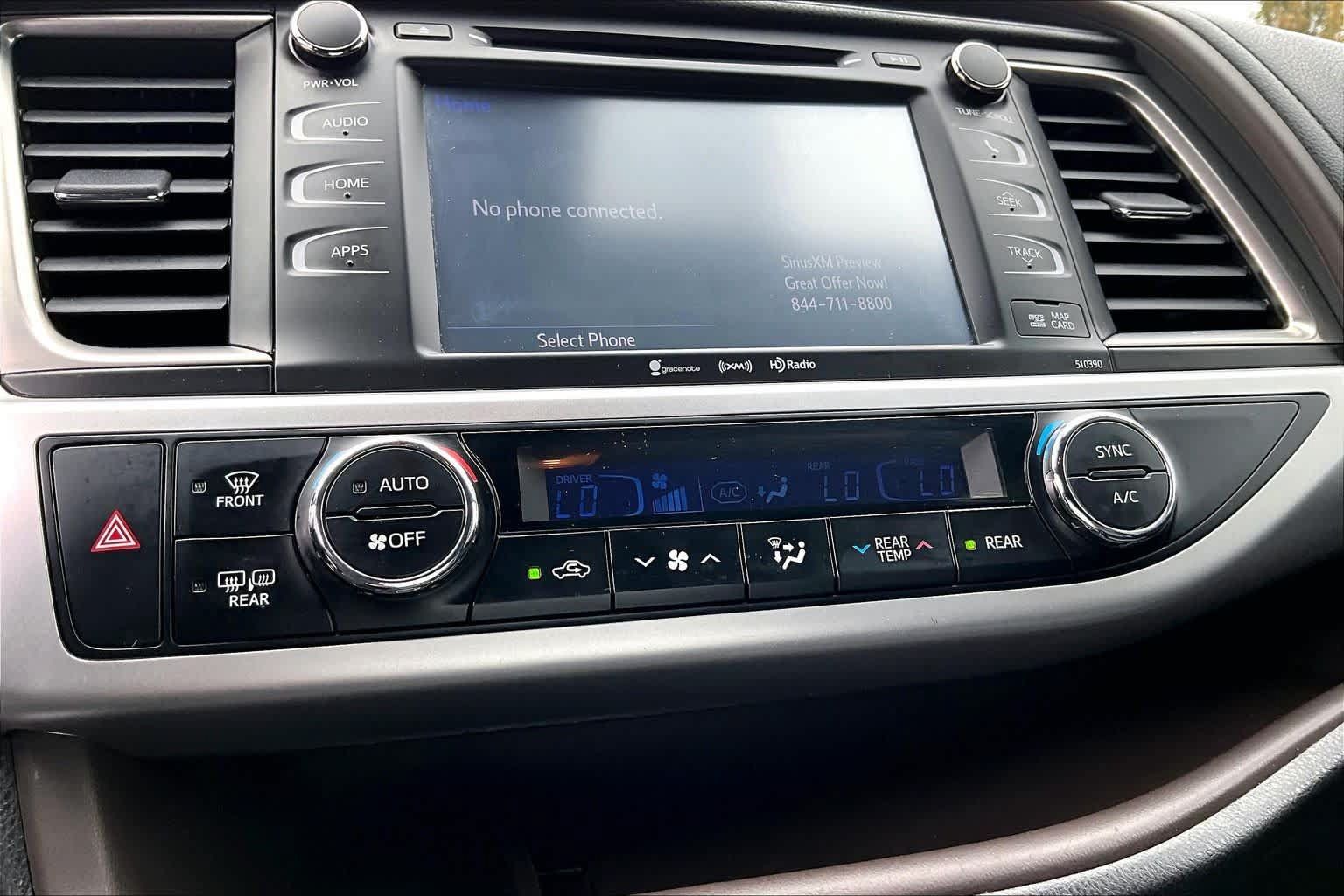 Used 2019 Toyota Highlander XLE AWD/4WD image 35