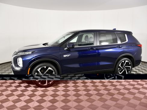 Used 2025 Mitsubishi Outlander SE AWD/4WD image 9