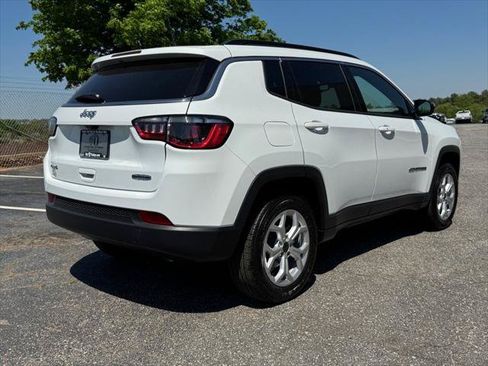 Certified 2026 Jeep Compass Latitude AWD/4WD image 3