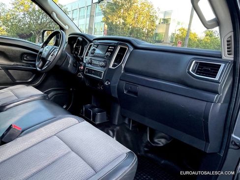 Used 2017 Nissan Titan S image 27