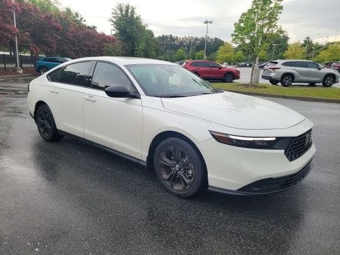 Used 2025 Honda Accord SE image 1