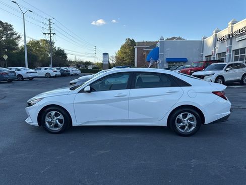 Used 2023 Hyundai Elantra SE FWD image 4