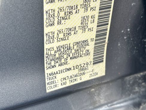 Used 2022 Nissan Titan SV image 35