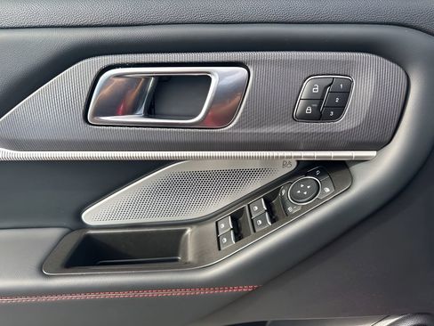 Used 2025 Ford Explorer ST image 30