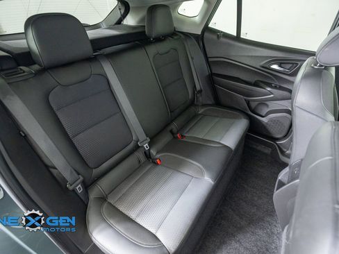 Used 2025 Chevrolet Trax LT FWD image 37