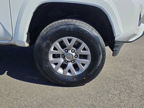 Used 2017 Toyota Tacoma SR5 RWD image 9