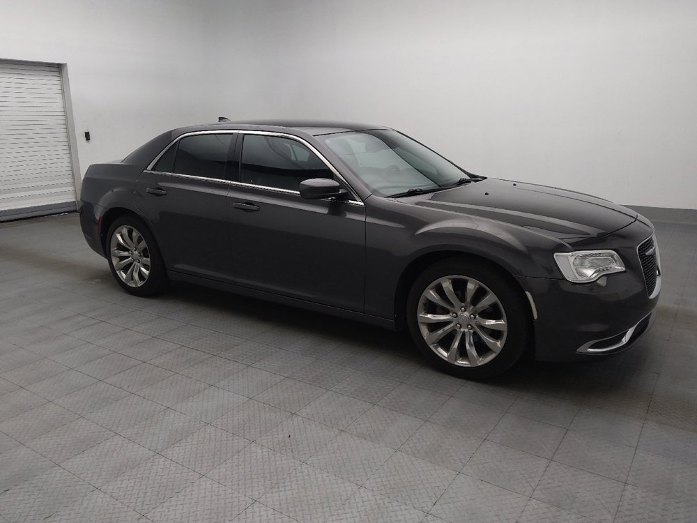 Used 2019 Chrysler 300 Touring w/ Quick Order Package 2EF RWD image 11