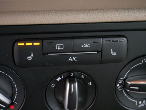 Used 2015 Volkswagen Beetle R-Line image 29