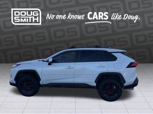 Used 2022 Toyota RAV4 XLE Premium image 2