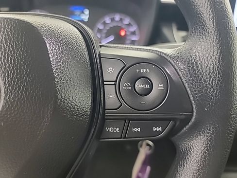 Used 2025 Toyota Corolla LE FWD image 31