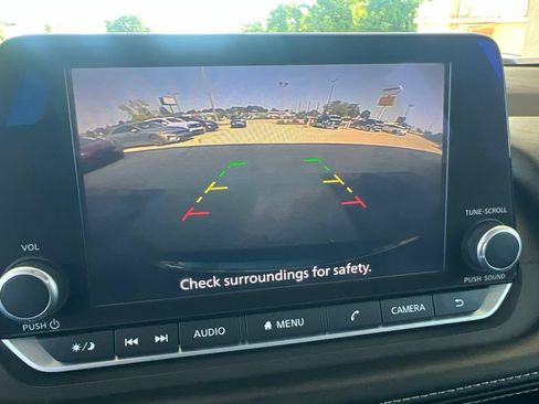 Used 2023 Nissan Rogue S AWD/4WD image 46